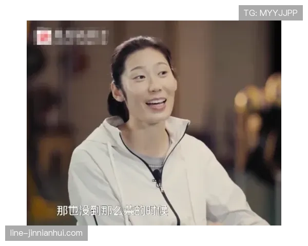 地铁里朱婷背着几万包提着菜,旁边乘客都愣住了 地铁里朱婷背着几万包提着菜,旁边乘客都愣住了