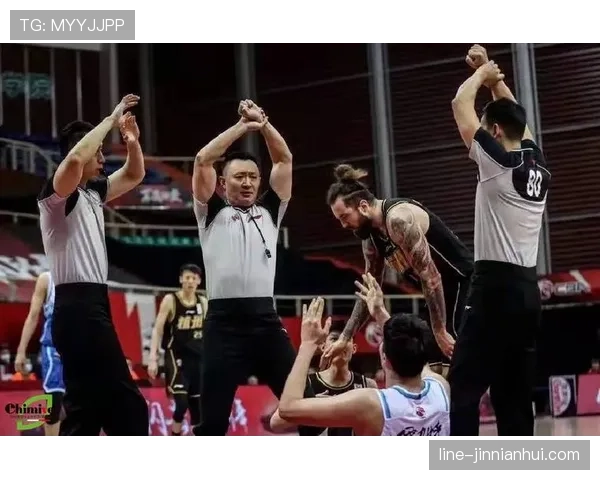 国际篮联与NBA在干扰球规则上有何不同？深度解析两种规则体系的区别